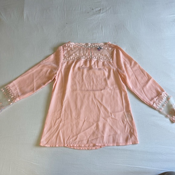 Light pink blouse - Picture 2 of 4
